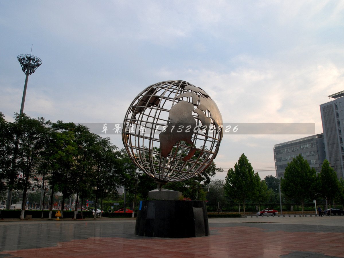 不銹鋼地球雕塑，旋轉(zhuǎn)地球儀雕塑