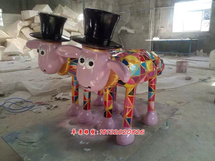 玻璃鋼彩色卡通小羊雕塑，彩繪小羊雕塑