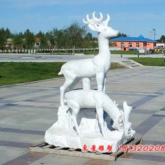 小鹿石雕，廣場小鹿石雕
