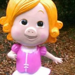 玻璃鋼豬豬狹雕塑，玻璃鋼卡通雕塑