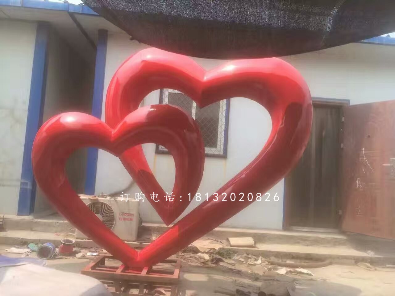 步行街景觀雕塑，玻璃鋼心連心