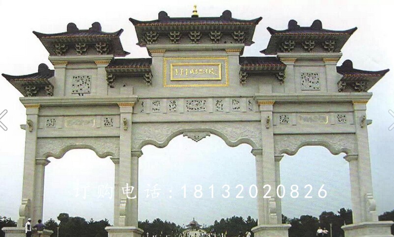 廣場(chǎng)石牌坊，三門石牌坊