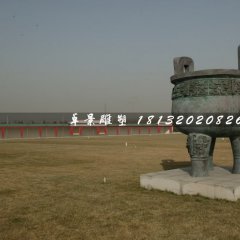 三足銅鼎，廣場青銅鼎