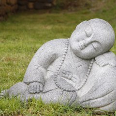 小和尚睡覺(jué)石雕，公園小品石雕