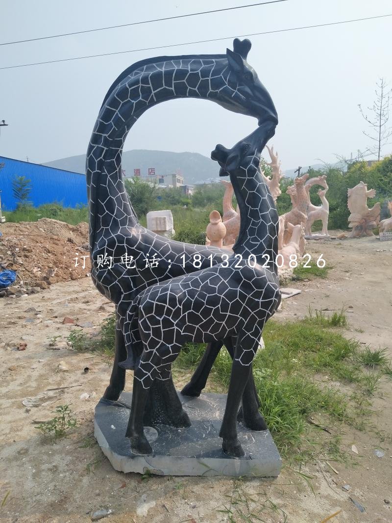 親嘴鹿石雕，青石動物雕塑