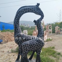 親嘴鹿石雕，青石動物雕塑