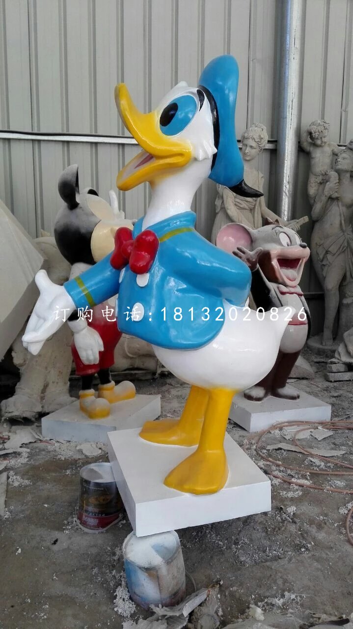 玻璃鋼唐老鴨雕塑，卡通迪士尼雕塑