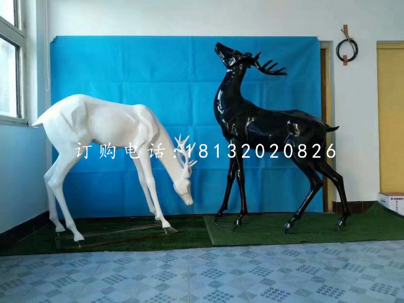 小鹿雕塑，玻璃鋼黑白鹿 (3)