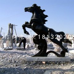 黑馬石雕，廣場黑馬雕塑