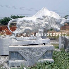青石拓荒牛，廣場石雕牛