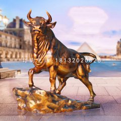 玻璃鋼仿銅牛，廣場(chǎng)景觀雕塑