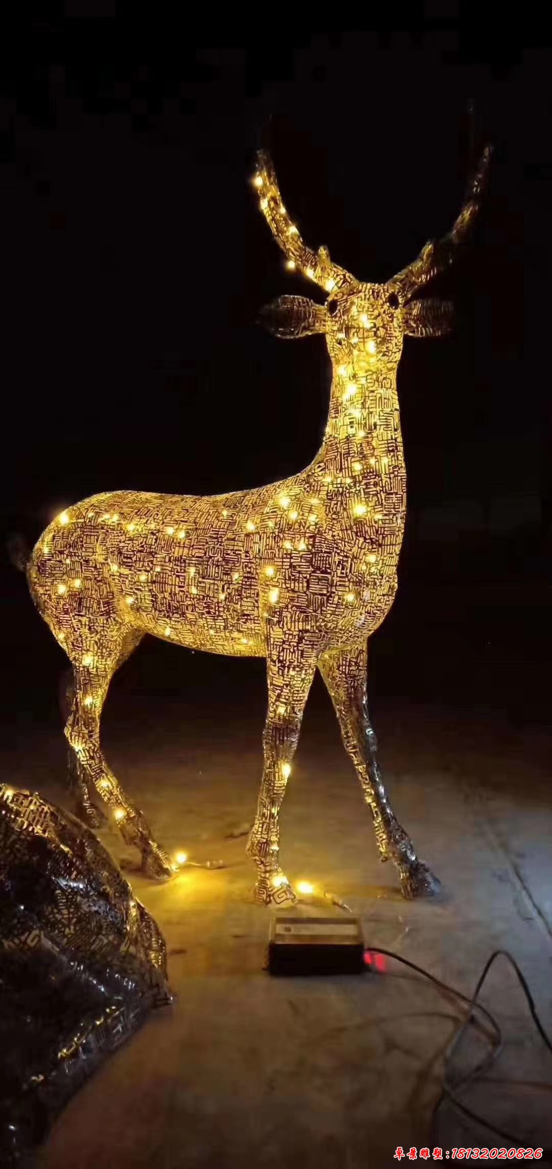 不銹鋼發光抬頭鹿雕塑