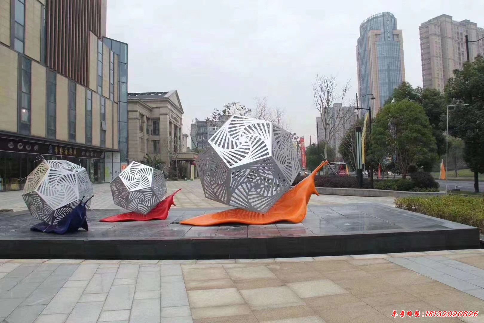 小區不銹鋼抽象鏤空蝸牛雕塑