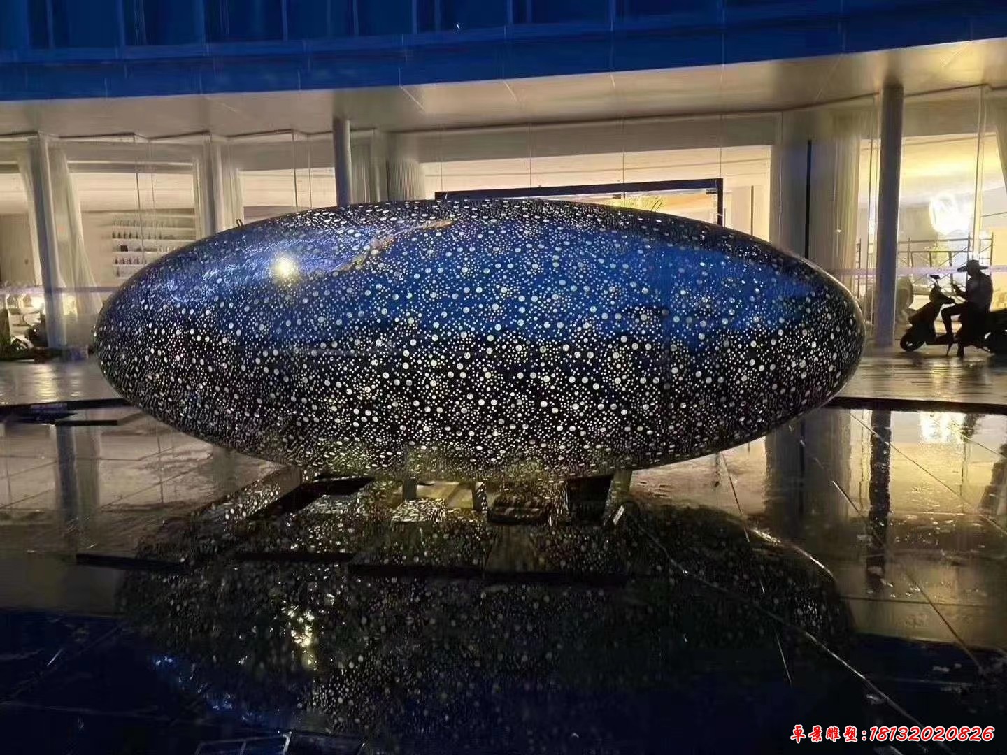 不銹鋼發光鏤空景觀雕塑