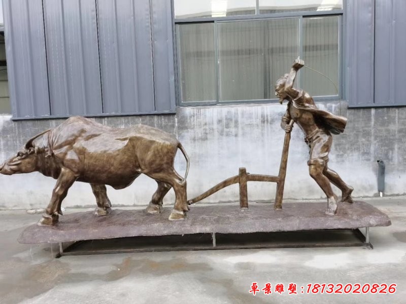 農耕耕地牛銅雕