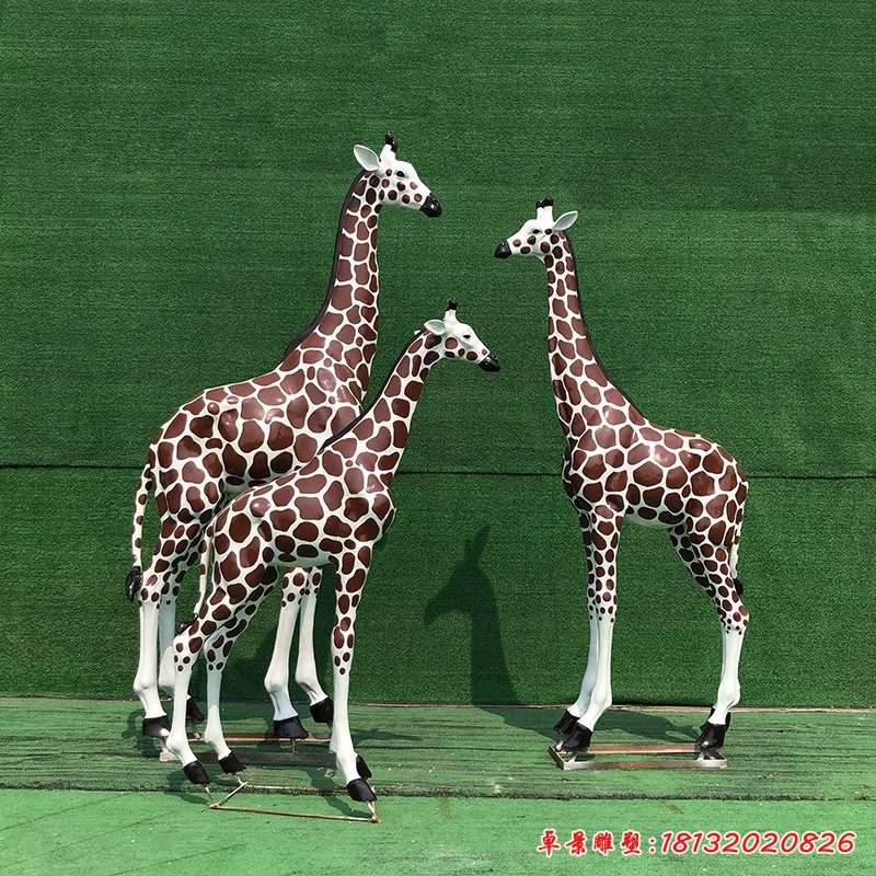 玻璃鋼仿真小長(zhǎng)頸鹿雕塑