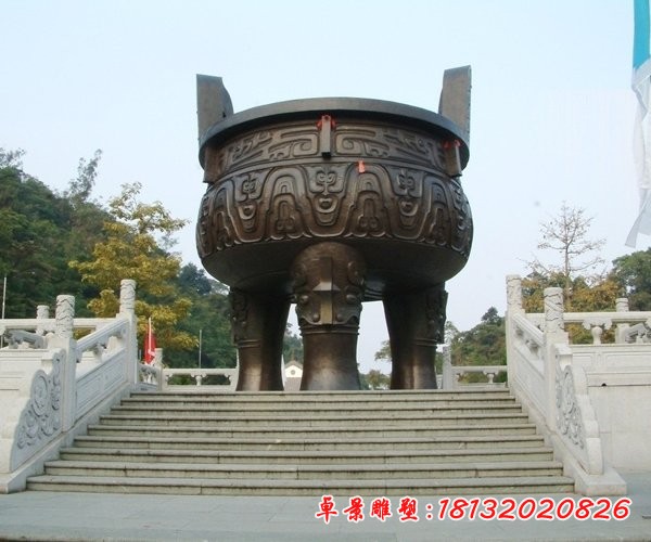 鑄銅鼎，廣場三足銅鼎