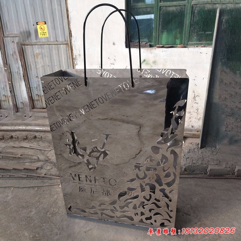 不銹鋼商場(chǎng)購物袋鏤空雕塑