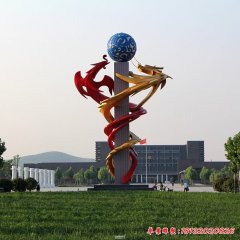 不銹鋼廣場上的雕塑