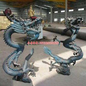 青銅龍雕像