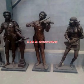廣場演奏銅雕