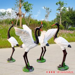 校園內(nèi)的白鶴雕塑