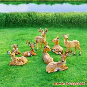 草坪鹿雕塑