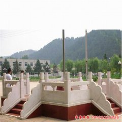 幼兒園升旗臺的高度