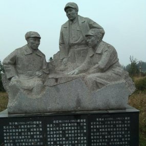 革命公園內(nèi)塑像